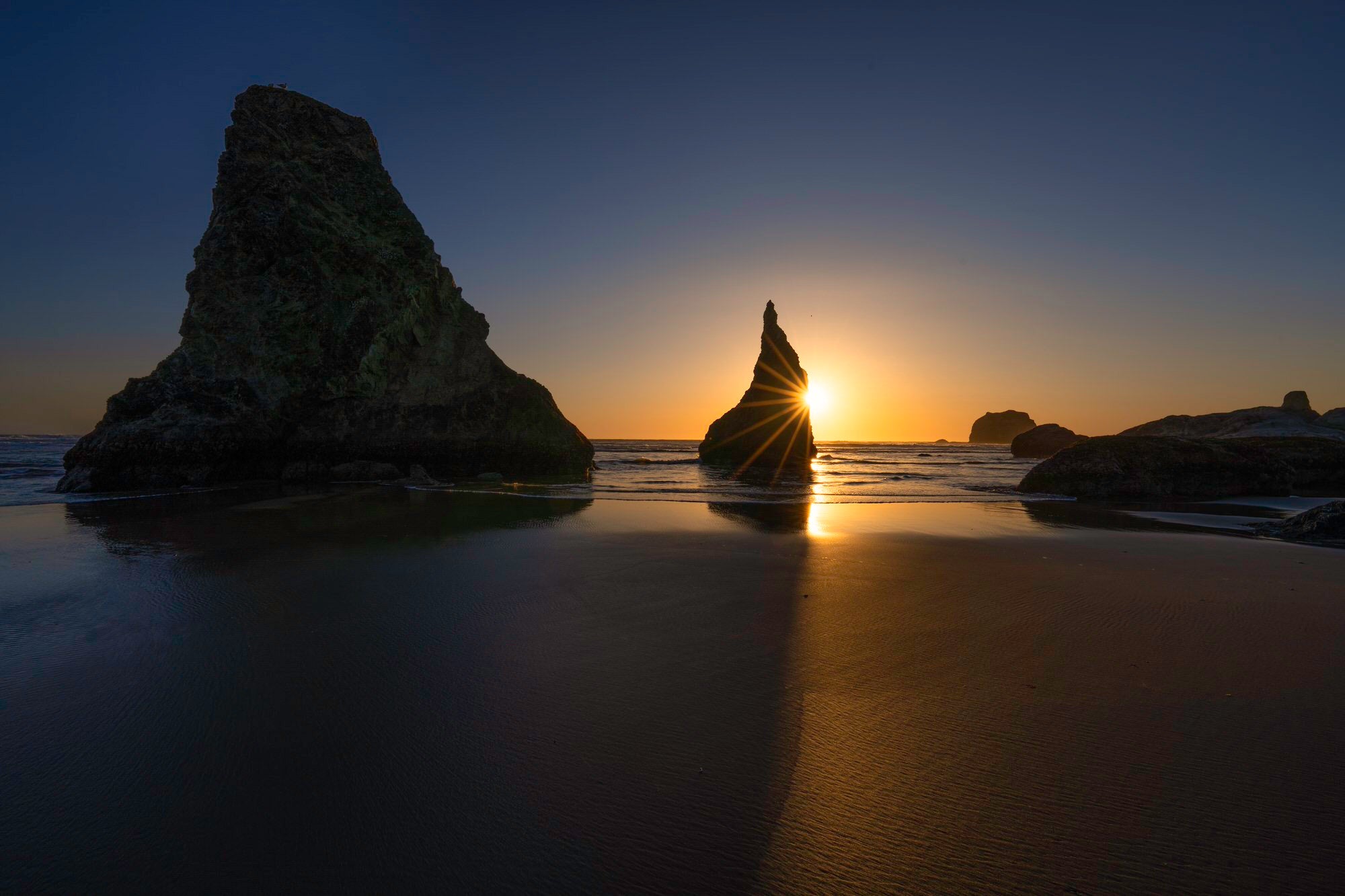 Sony-Alpha-Universe-Photo-by-Don-Smith-14mm-GM-Sunstar-and-WIzards-Hat-Bandon-Beach.jpeg