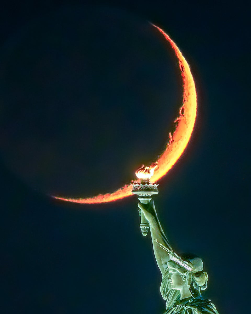 jpg/Alpha-Universe-BTS-Moon-Statue-Mike-Meyers-2-1200_bounds8duw26.jpg?height=1200&fit=bounds