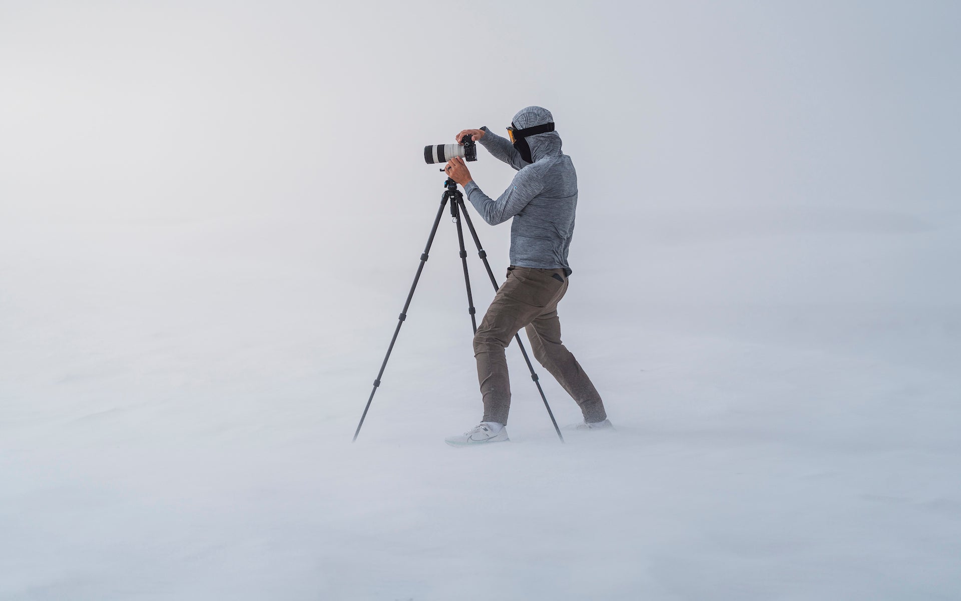 jpg/Alpha-Universe-BTS-Ryan-Ditch-White-Sands-BTS-3-1200_boundsf7n211.jpg?height=1200&fit=bounds