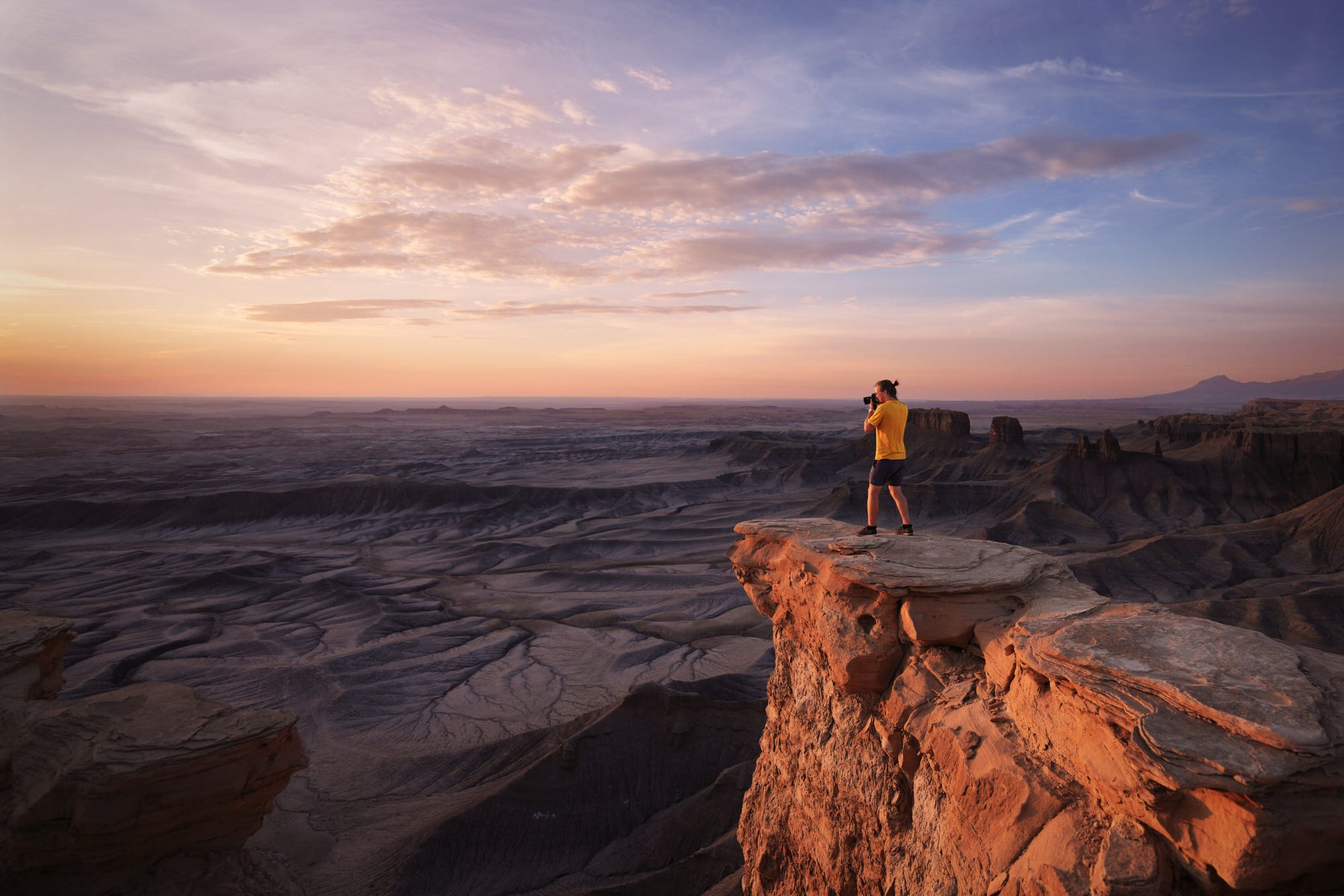 jpg/Alpha-Universe-Photo-by-Autumn-Schrock-autumn-schrock_moonscape-overlook-1.Hk7CV7UNs-1200_bounds1rlxoo.jpg?height=1200&fit=bounds