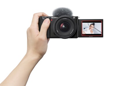 Sony 11mm F1.8 on Sony ZV-E10