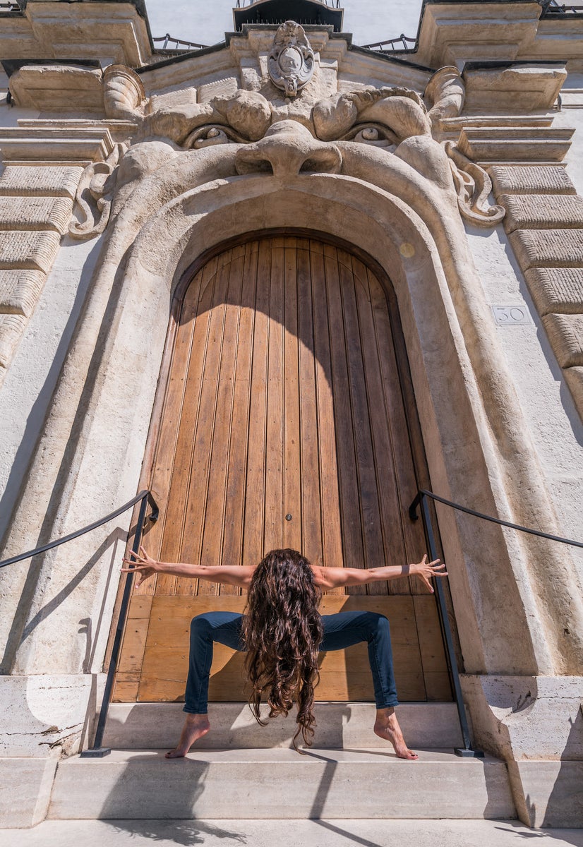 jpg/alpha-universe-Ben-Willmore-yoga-Rome-Italy-1200_boundsak1mq9.jpg?height=1200&fit=bounds